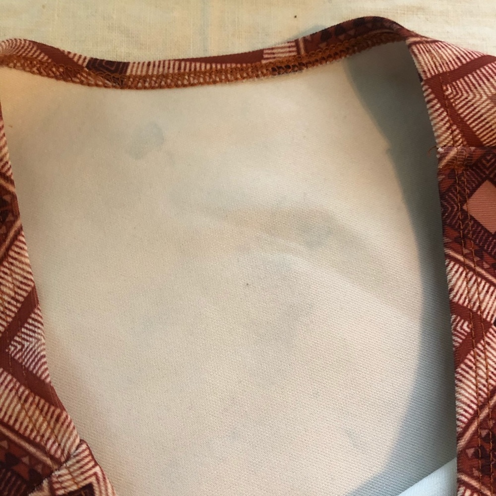 CLEARANCE Forever21 High Neck Geometric Cropped Tank Top - Picture 4 of 4